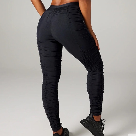 NWT SAVAGE X FENTY RUCHE HOUR HIGH-WAIST MESH LEGGING - Picture 3 of 12